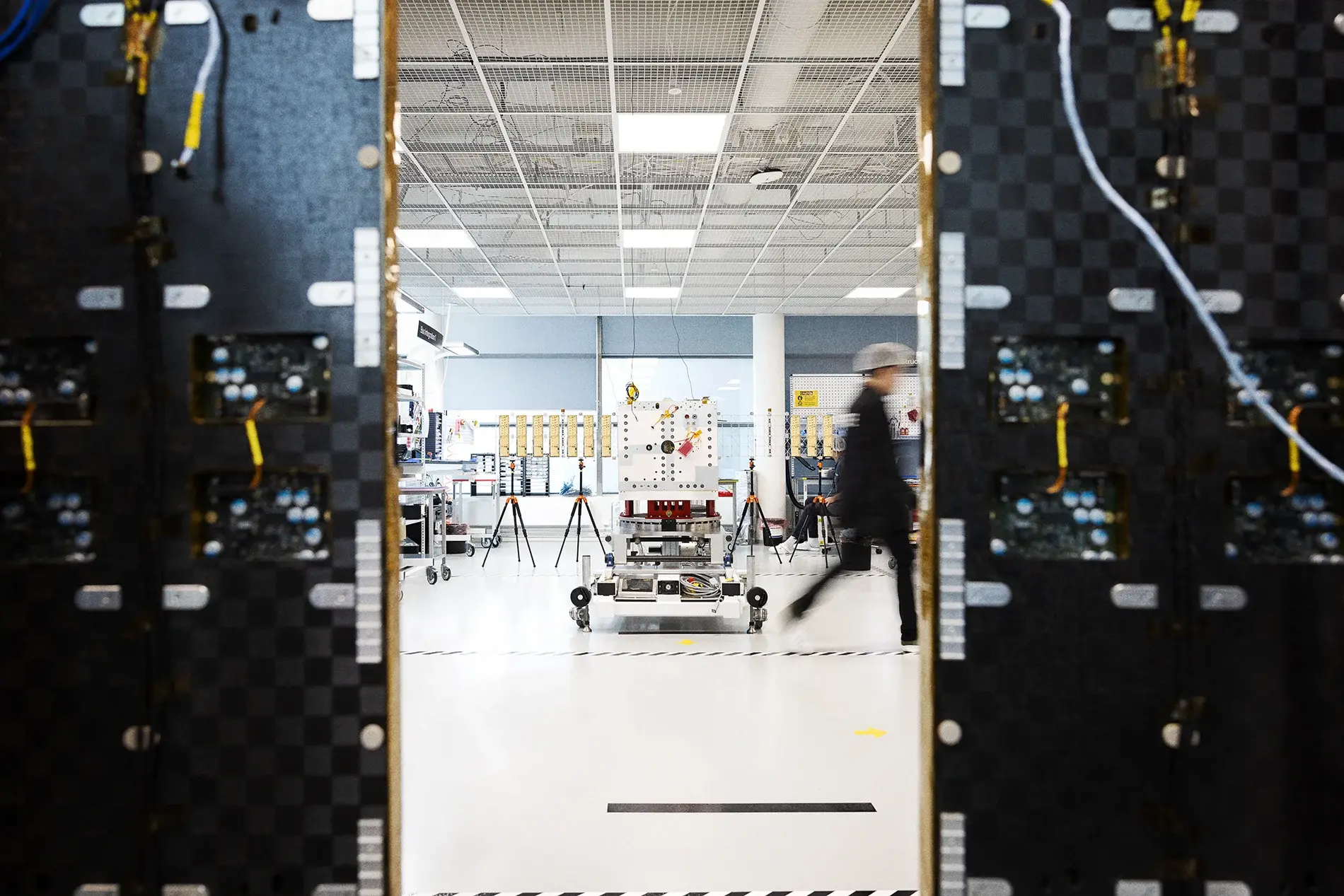 ICEYE raises €450 million at a valuation above €10 billion to expand radar satellites